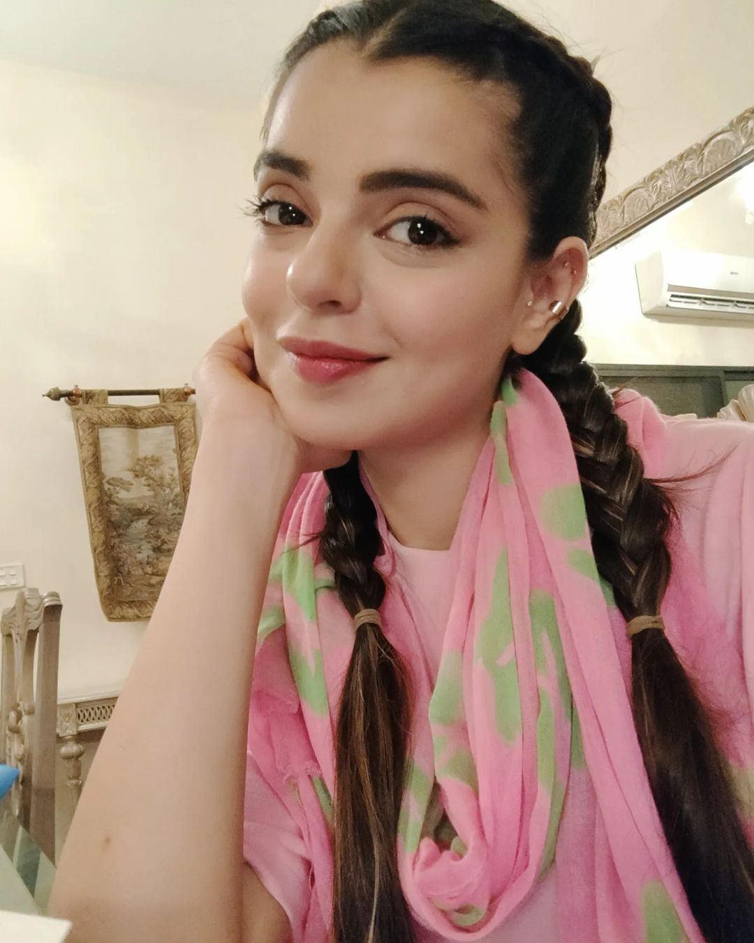 , Srha Asghar Biography, Age, Family, Images, Net Worth